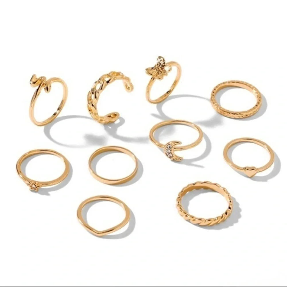 3/$30 💛 Dainty Ring Set